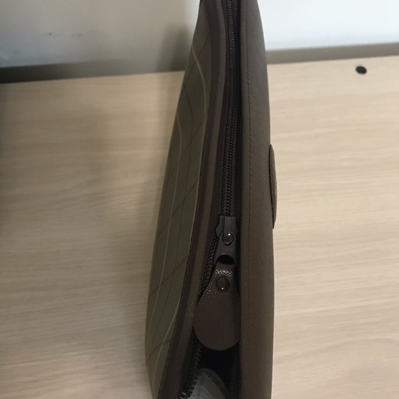 SEND me an offer😊 Burberrys clutch/ pouch🌹 - Picture 8 of 12